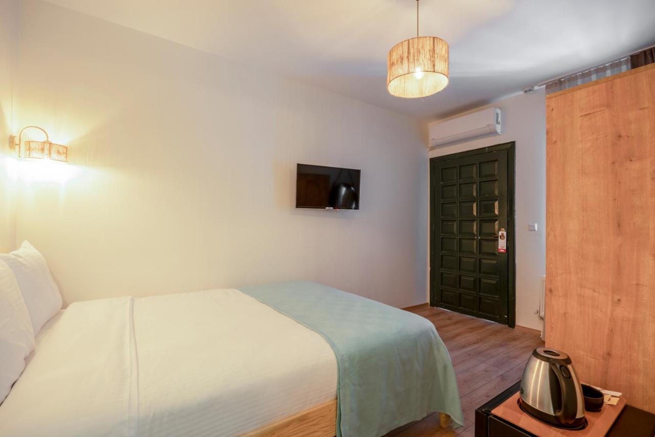 Aya Butik Otel Adalar Exteriör bild